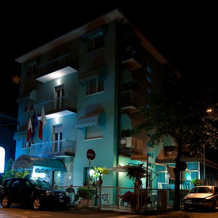Hotel Savina リミニ エクステリア 写真