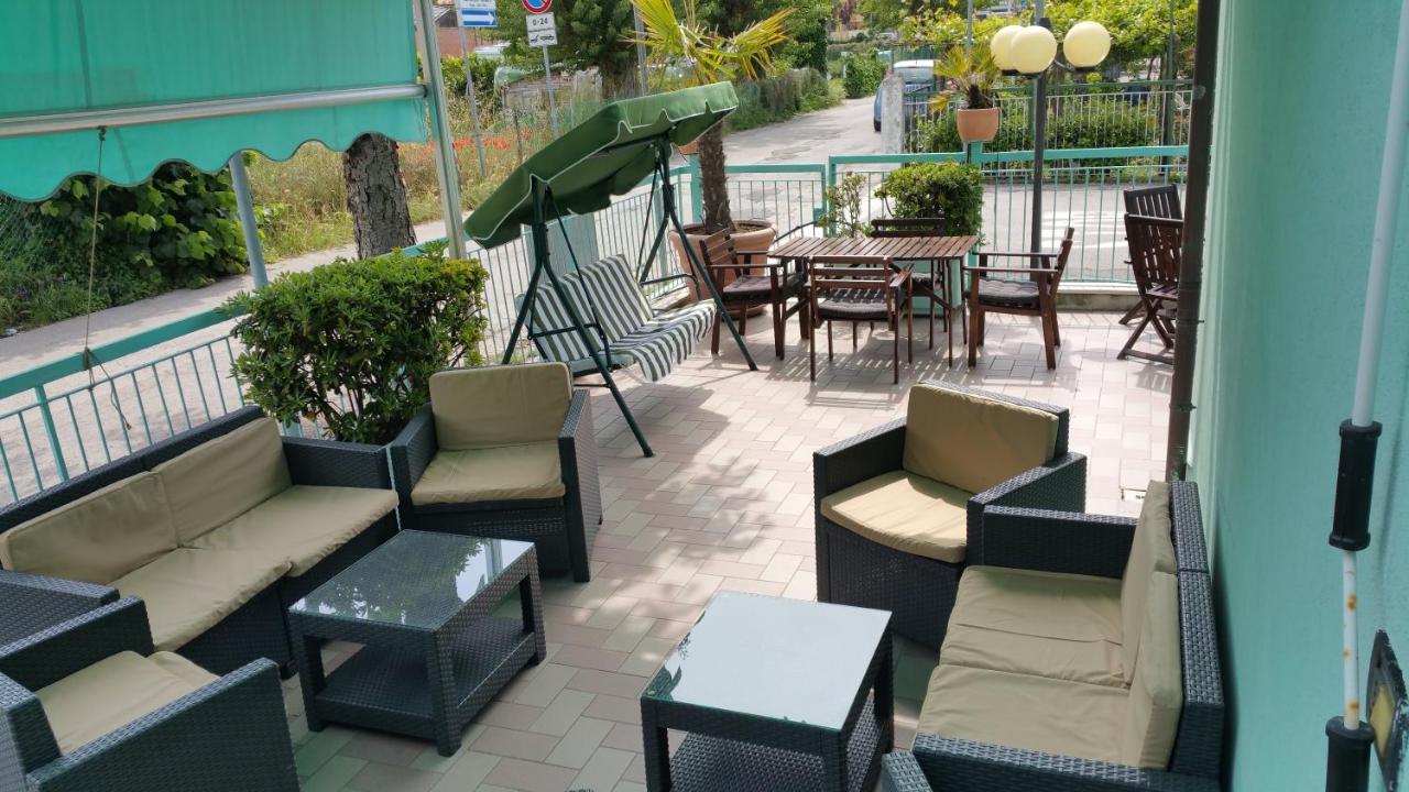 Hotel Savina リミニ エクステリア 写真