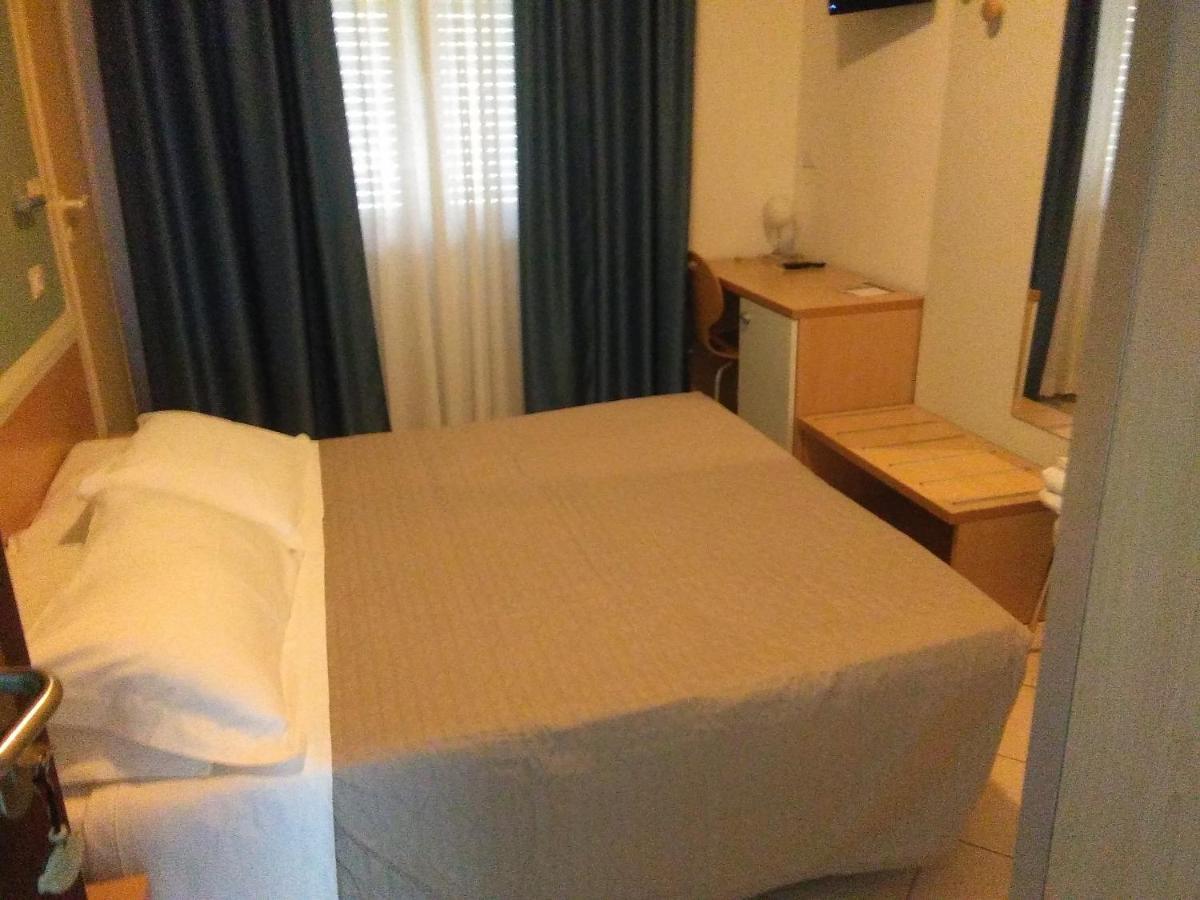 Hotel Savina リミニ エクステリア 写真