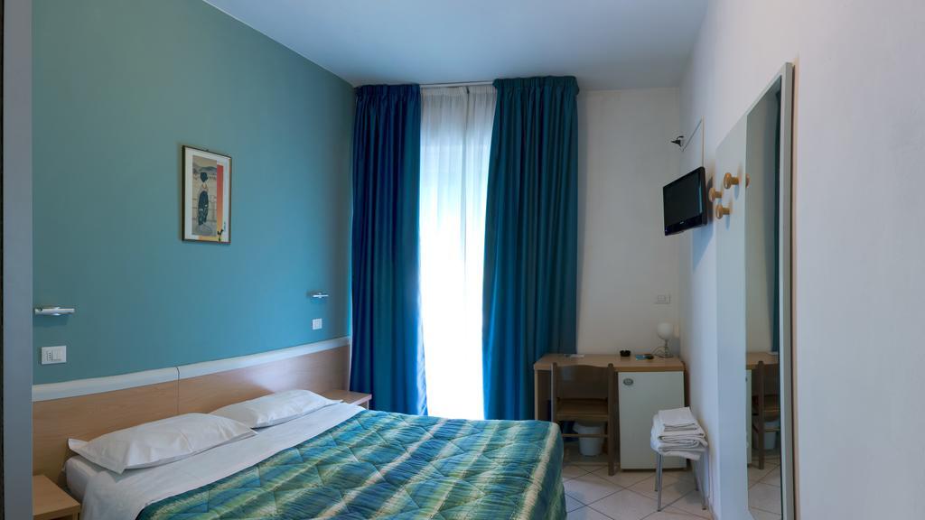 Hotel Savina リミニ エクステリア 写真