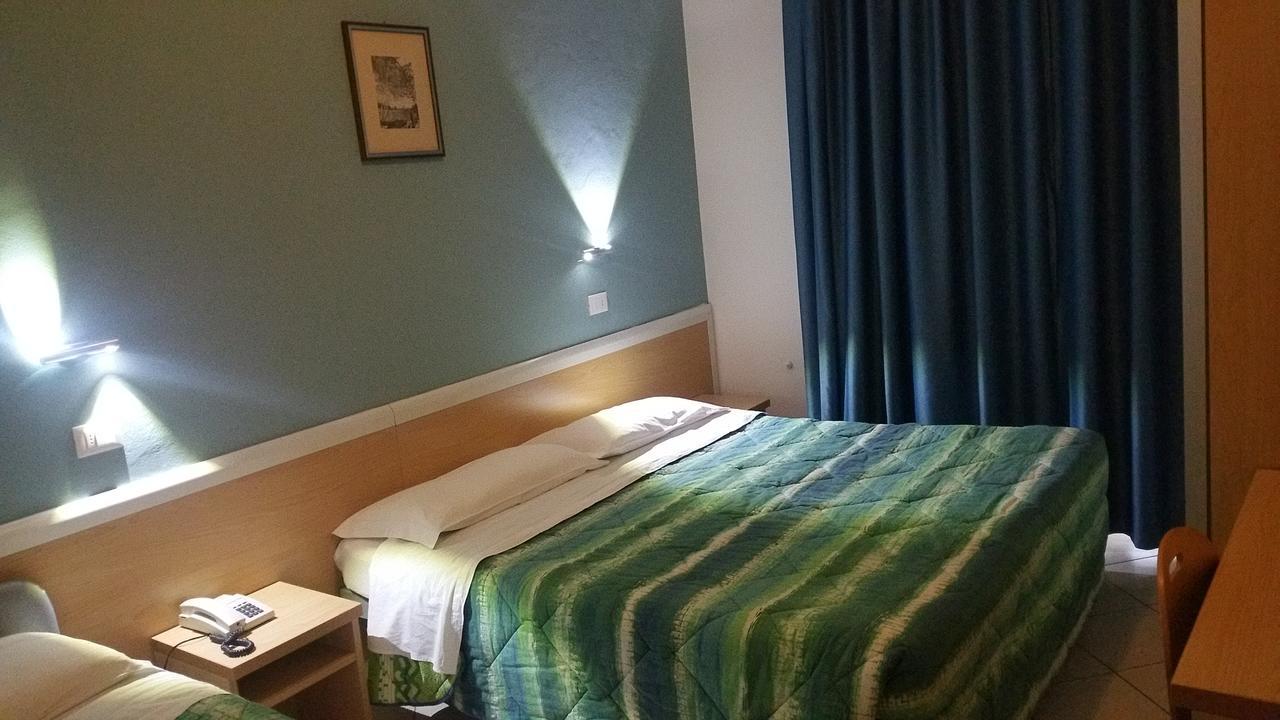 Hotel Savina リミニ エクステリア 写真