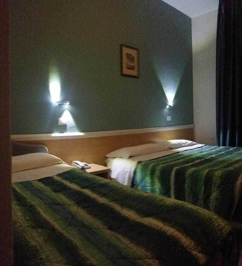 Hotel Savina リミニ エクステリア 写真